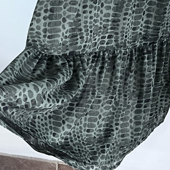 Elegant Green Patterned Dress, see through - Picture 5 of 9